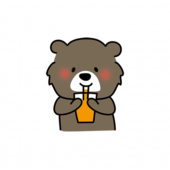 オレンジジュースを飲むクマ