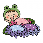 蛙の被り物をして紫陽花を見ている子供（男の子1）