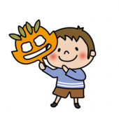 落ち葉のお面を持つ子供（男の子1）