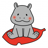 大きな落ち葉に乗るカバ