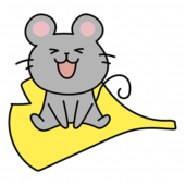 大きな落ち葉に乗るネズミ