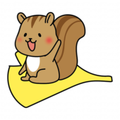 大きな落ち葉に乗るリス