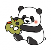 落ち葉のお面を持つパンダ